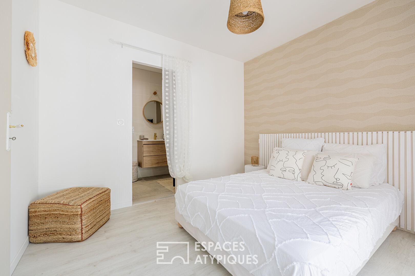 Elegant 1920s seaside resort tastefully renovated