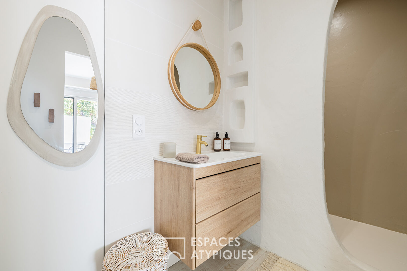 Elegant 1920s seaside resort tastefully renovated