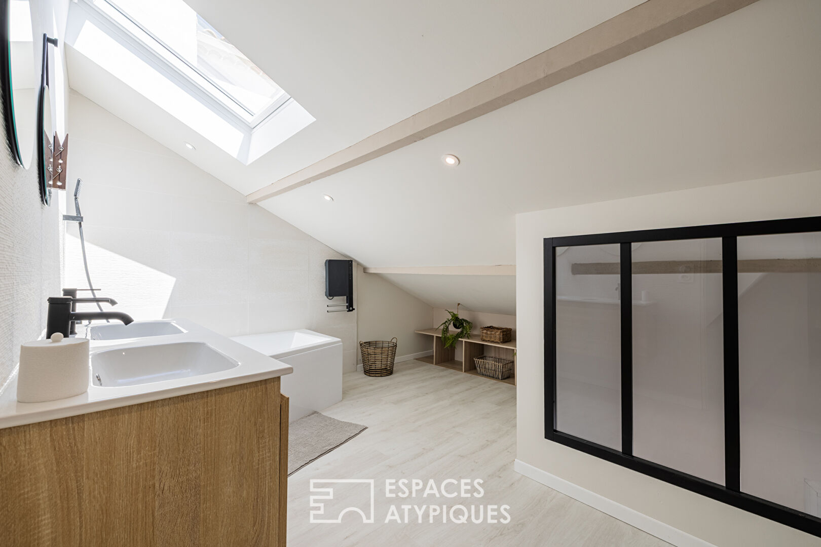 Elegant 1920s seaside resort tastefully renovated