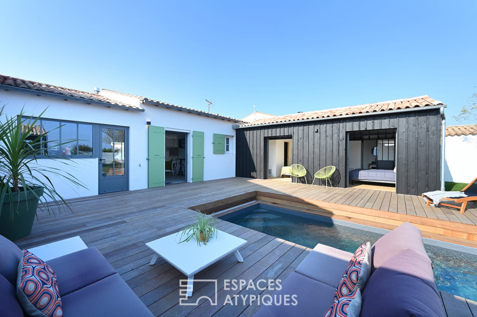 Exceptional villa between ocean and forest