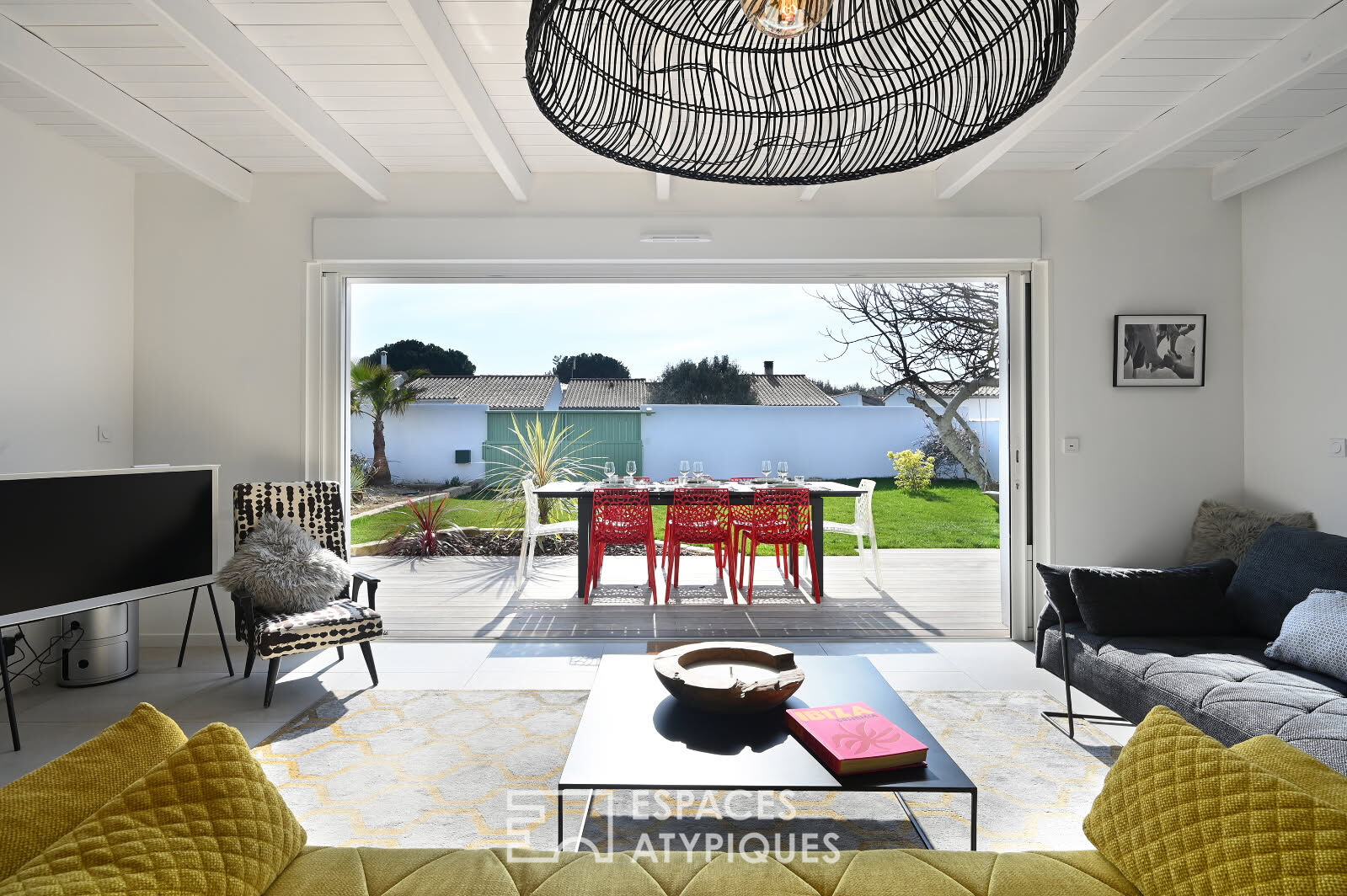 Exceptional villa between ocean and forest