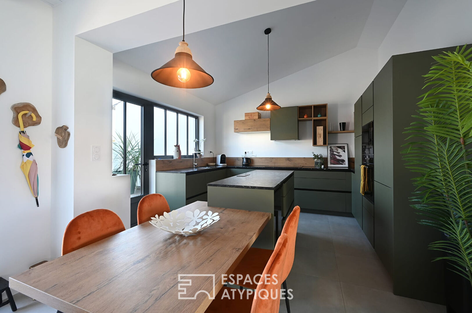 Exceptional villa between ocean and forest