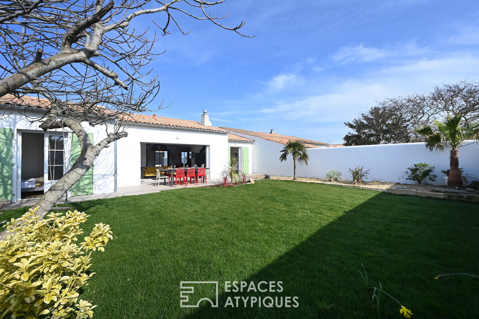 Exceptional villa between ocean and forest