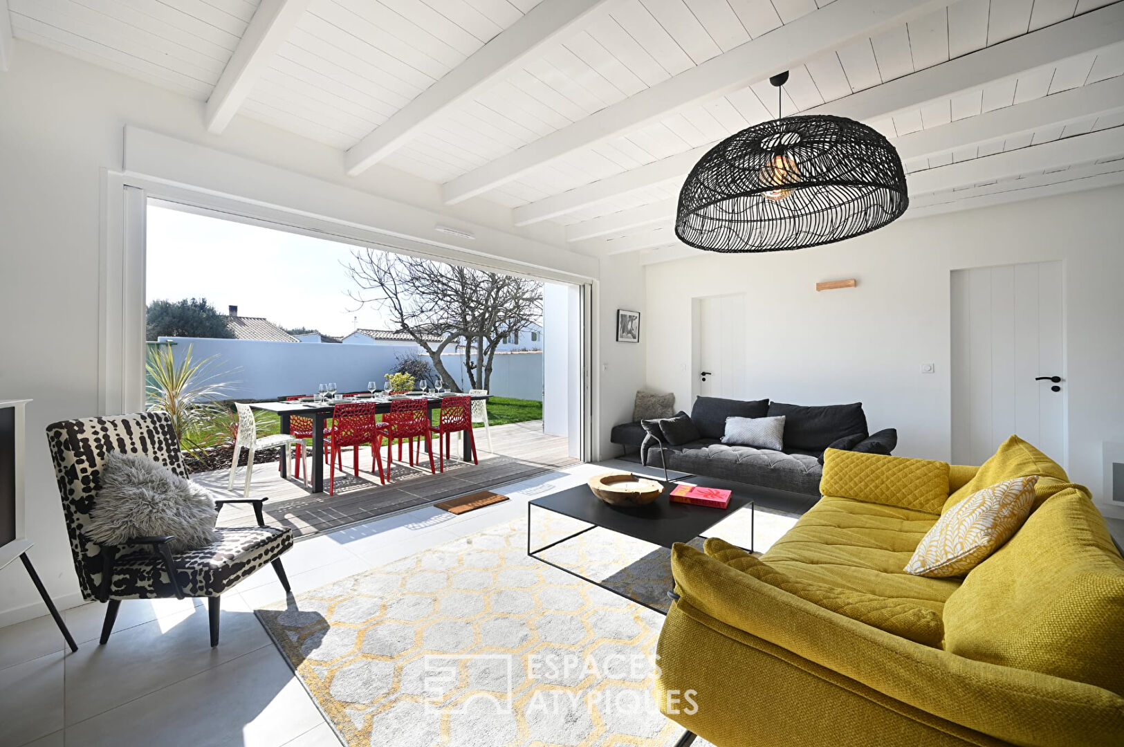 Exceptional villa between ocean and forest