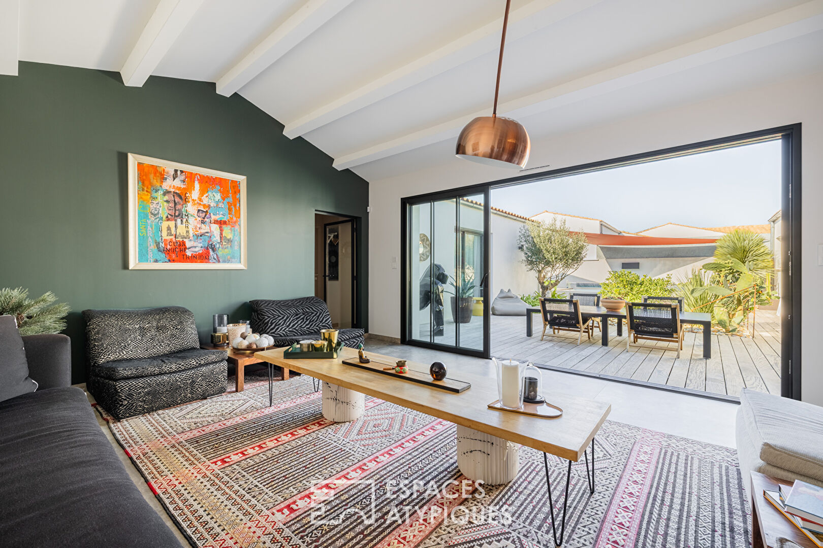 Contemporary single-story house with exceptional materials