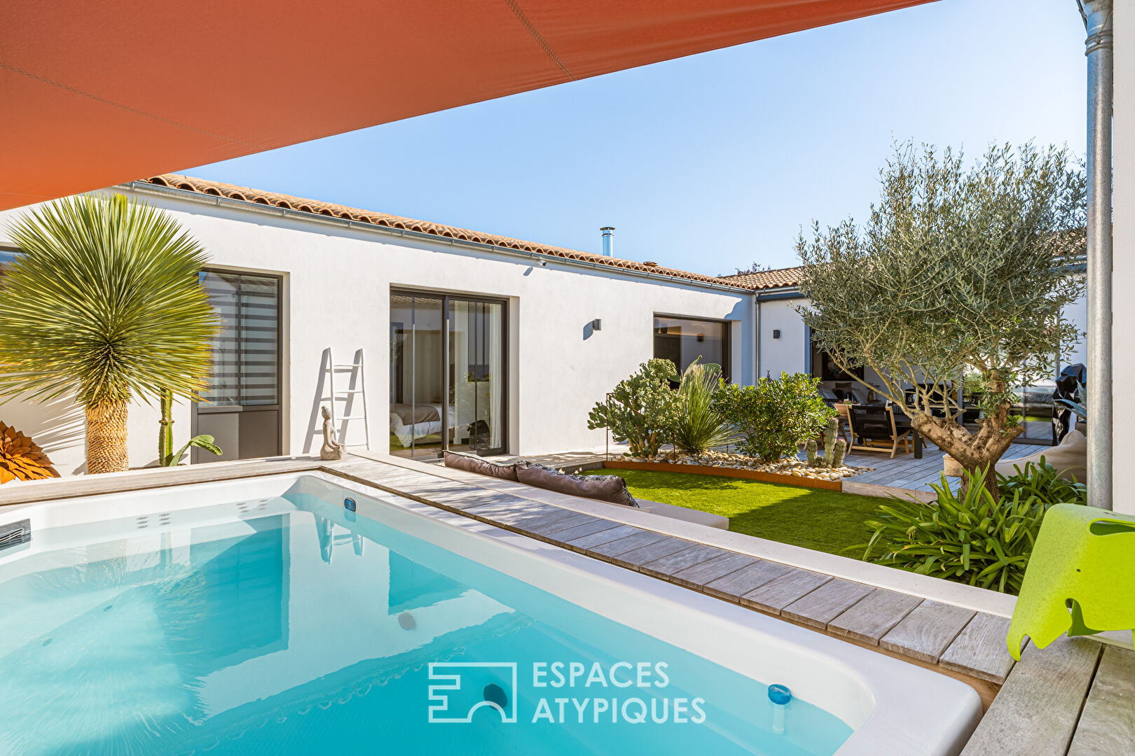 Contemporary single-story house with exceptional materials