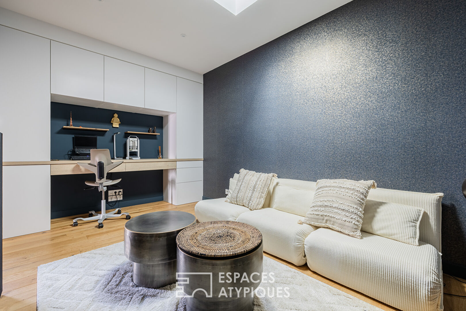 Contemporary single-story house with exceptional materials