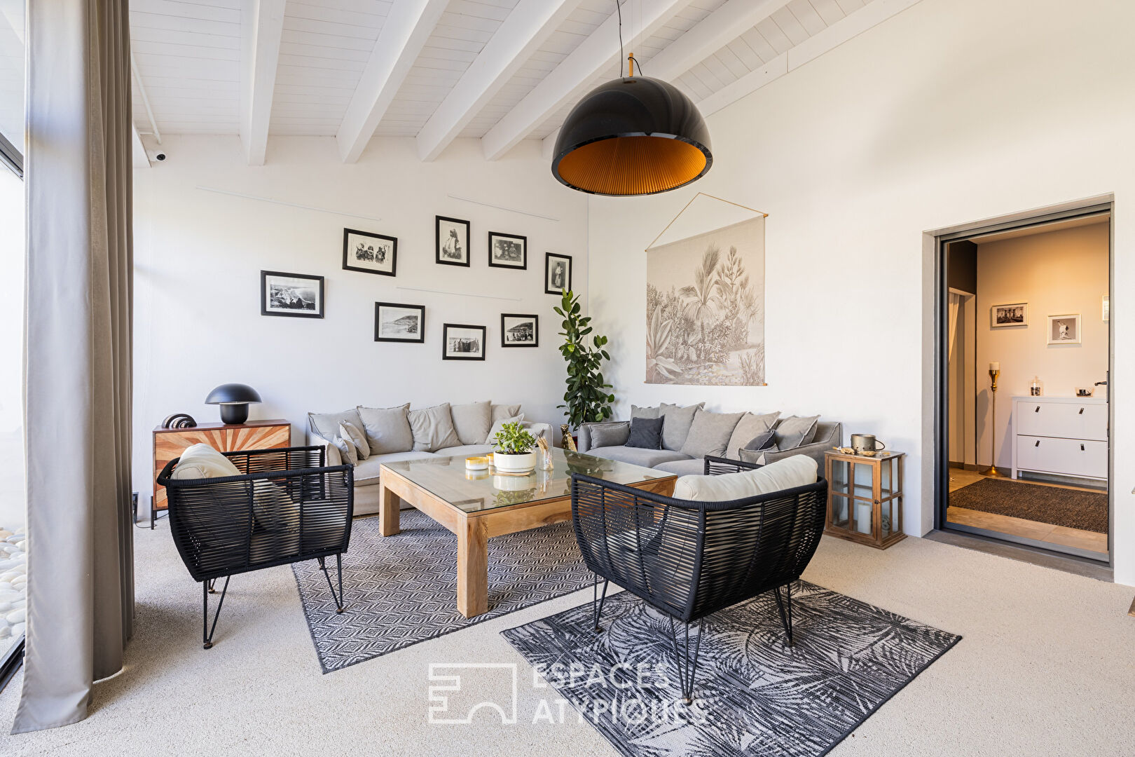 Contemporary single-story house with exceptional materials