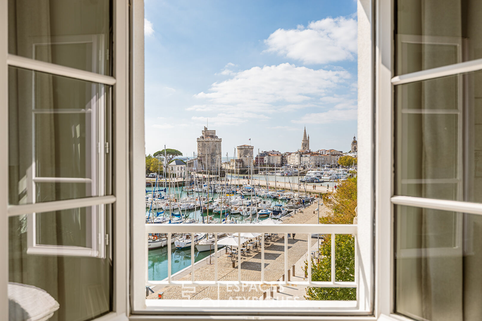 A living picture of the port of La Rochelle