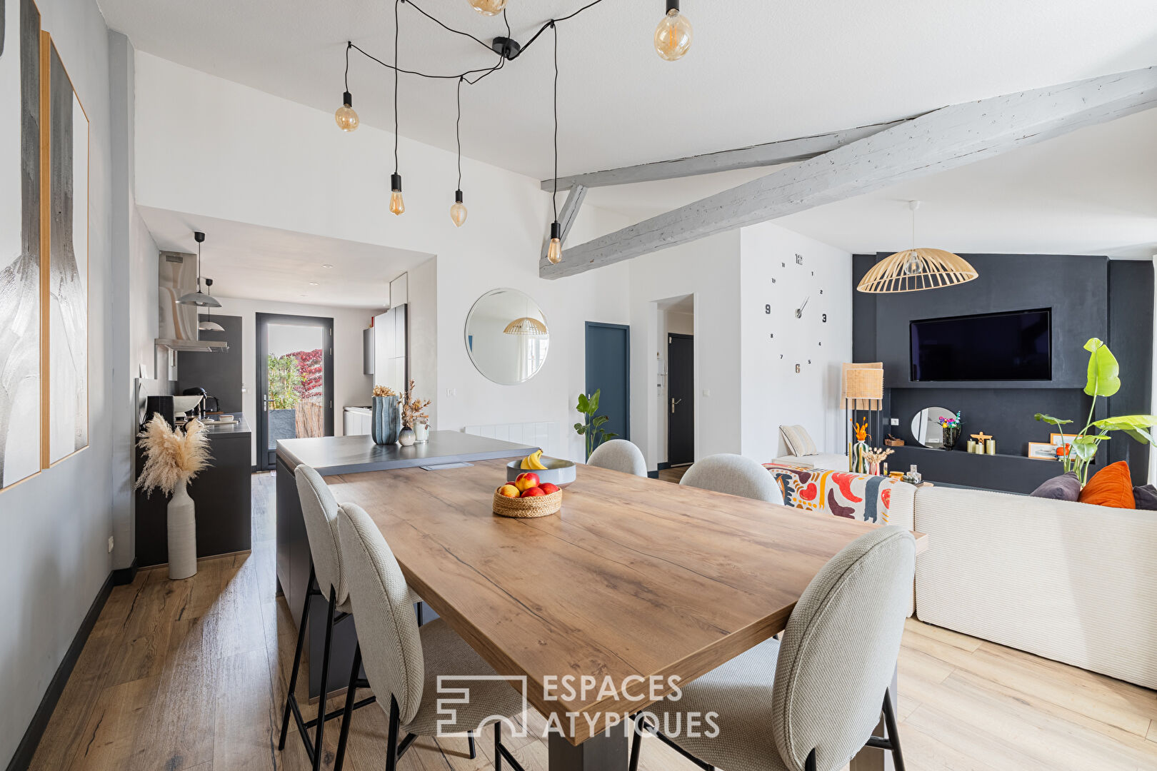 Apartment with terrace and neat finishes close to the market