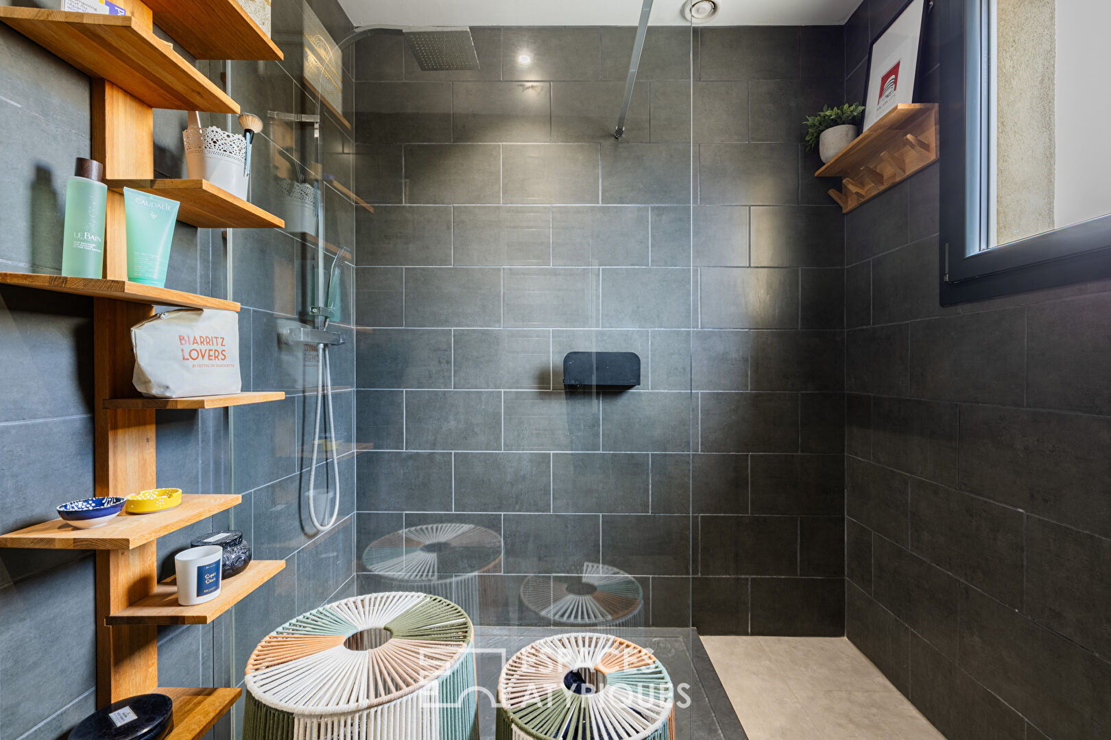 Apartment with terrace and neat finishes close to the market