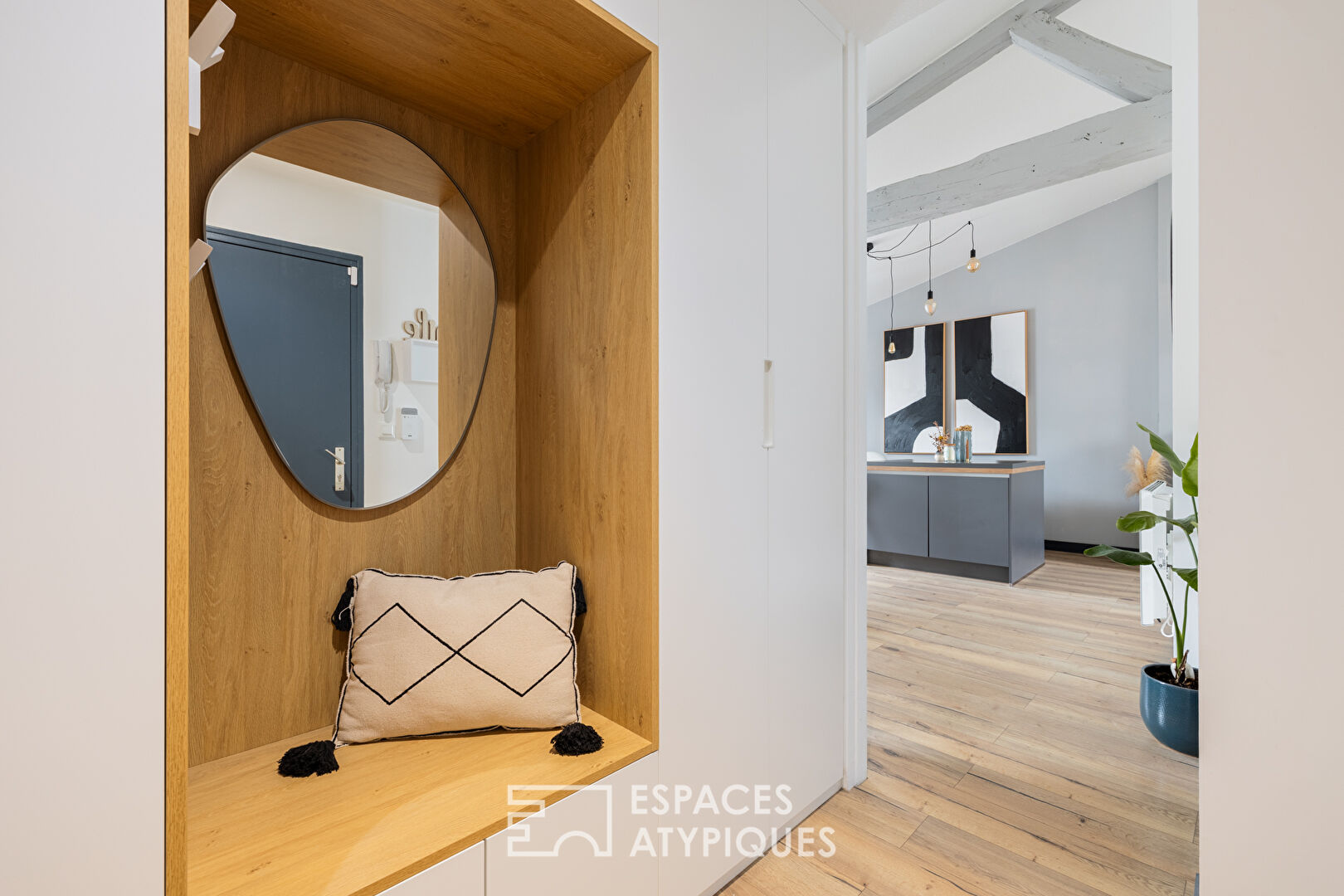 Apartment with terrace and neat finishes close to the market