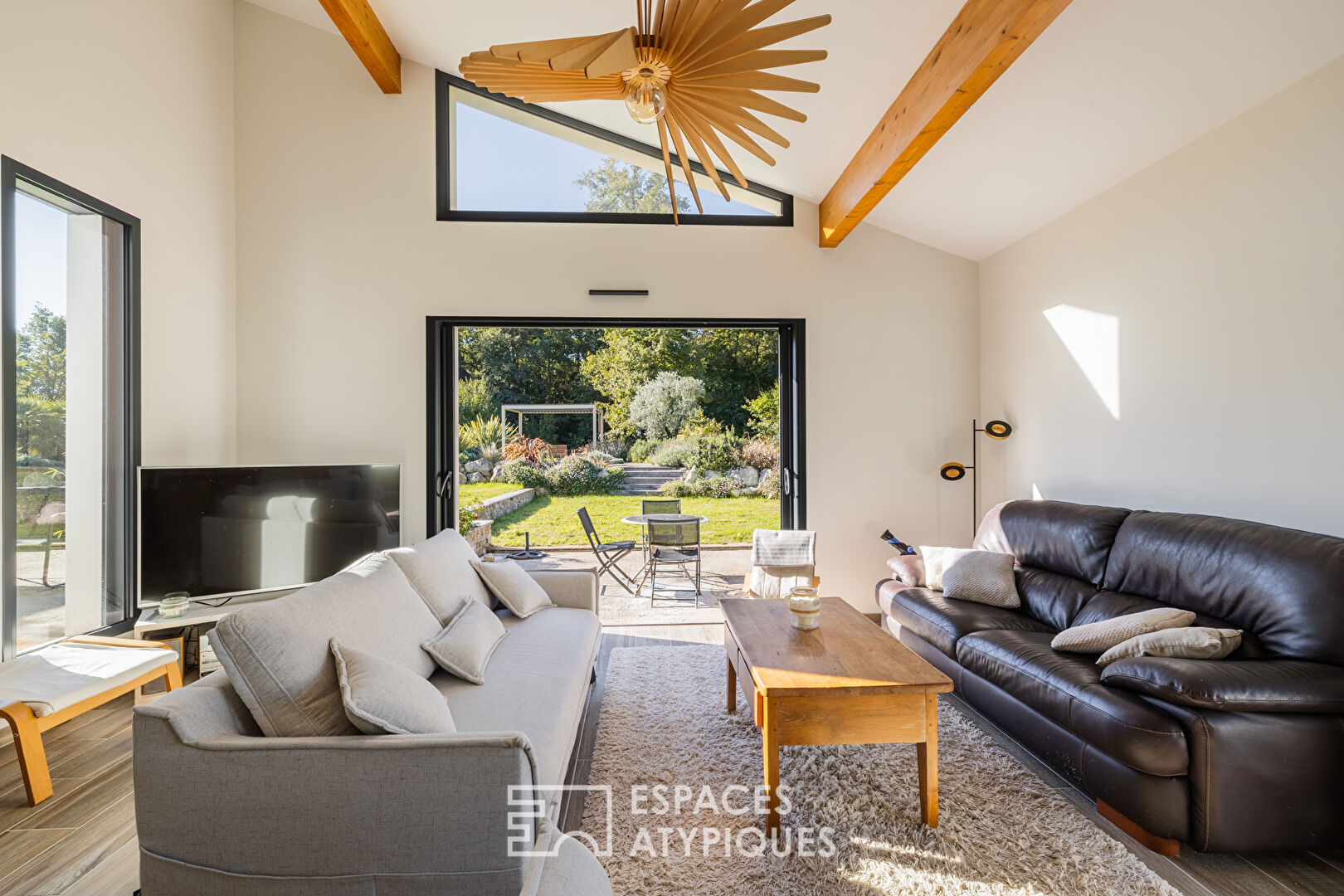 Maison familiale contemporaine entre terre et mer