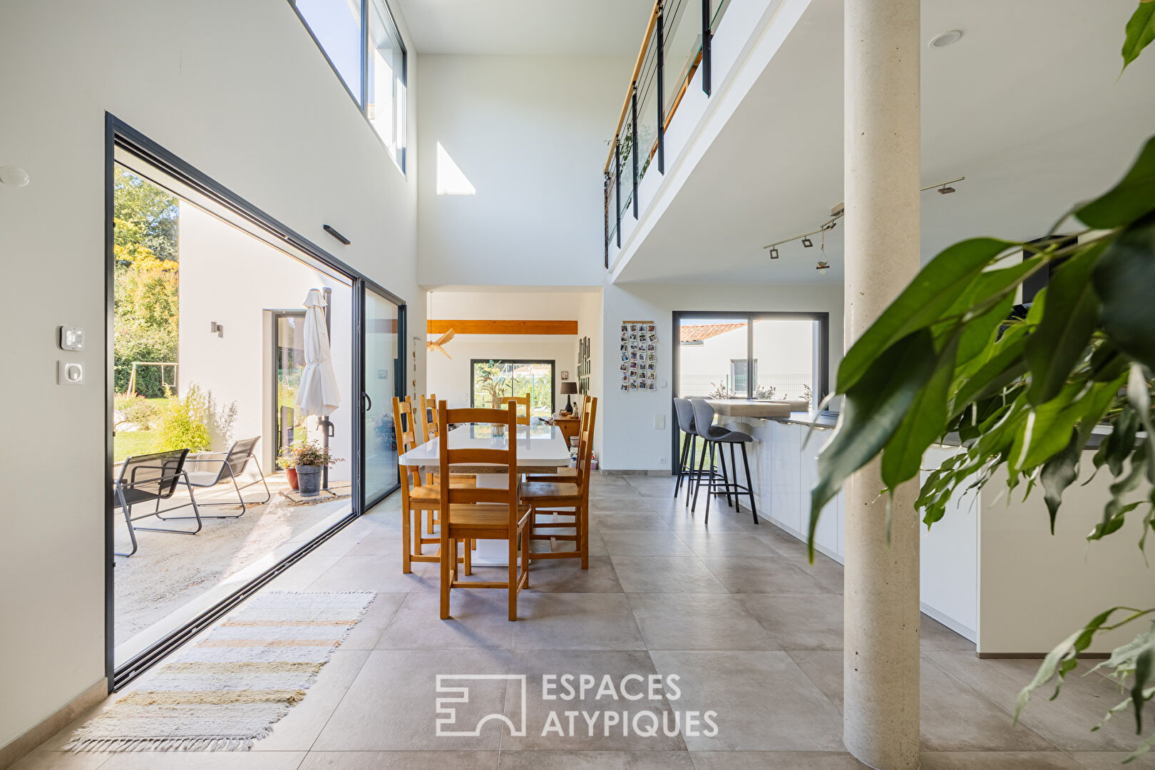 Maison familiale contemporaine entre terre et mer
