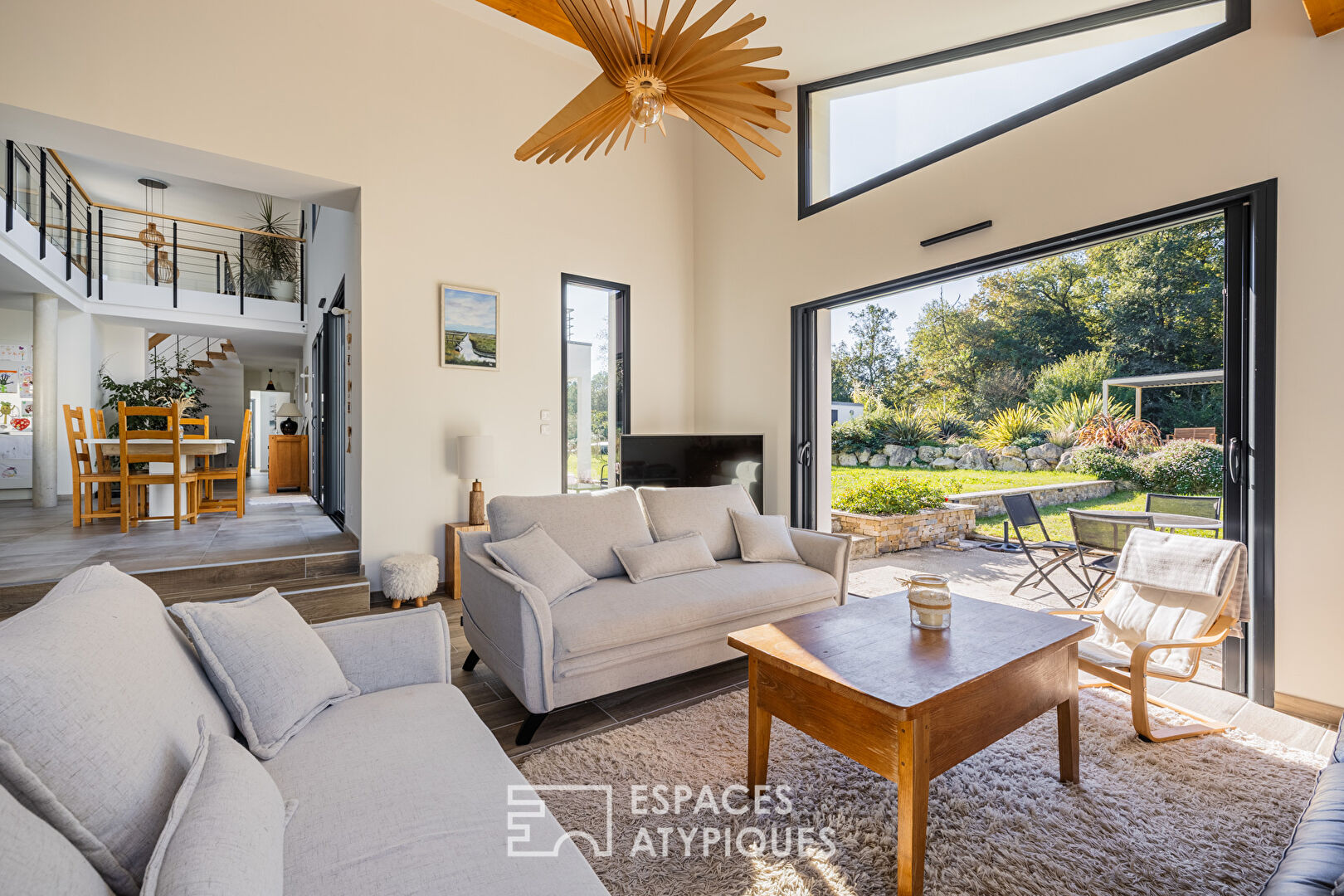 Maison familiale contemporaine entre terre et mer