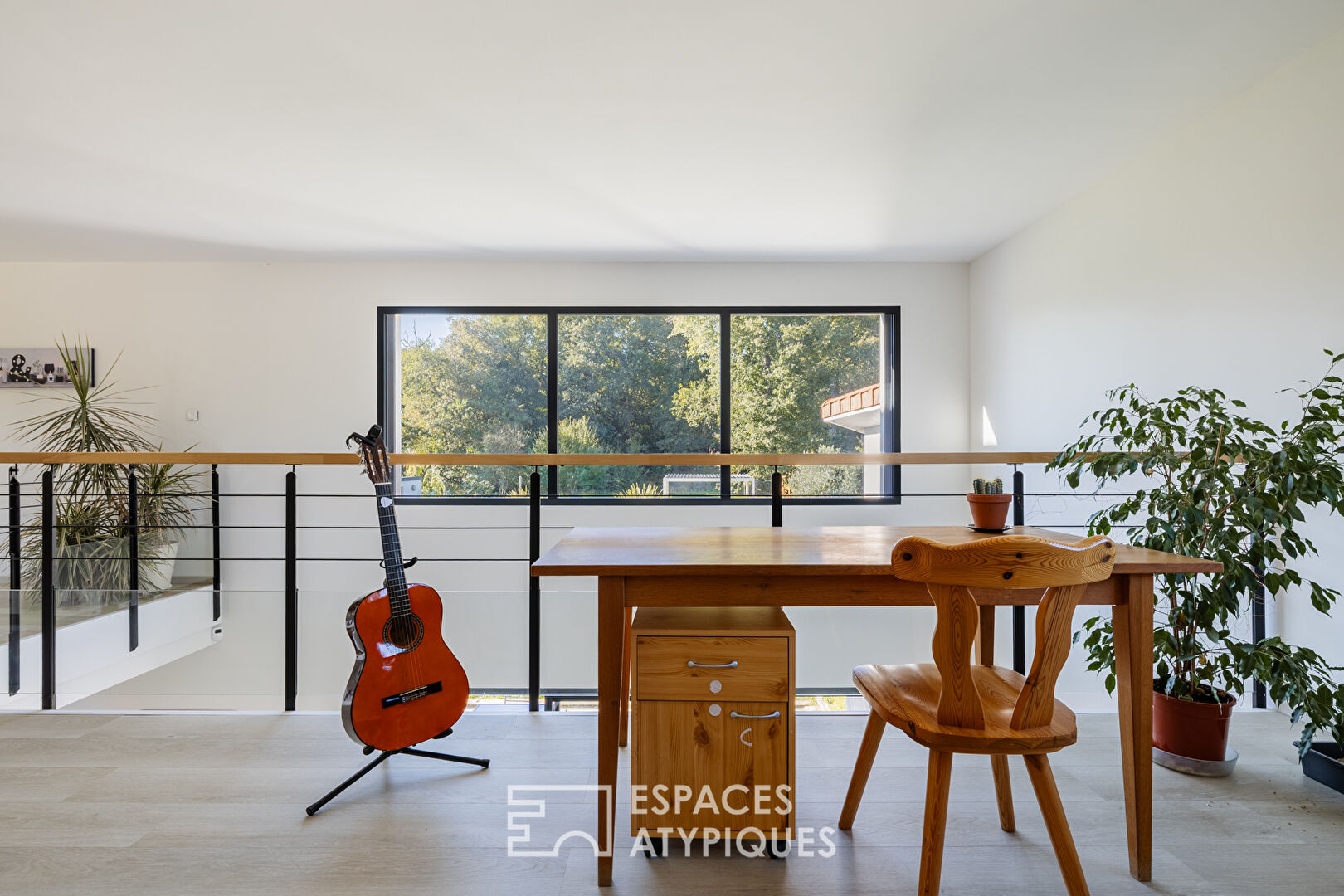 Maison familiale contemporaine entre terre et mer