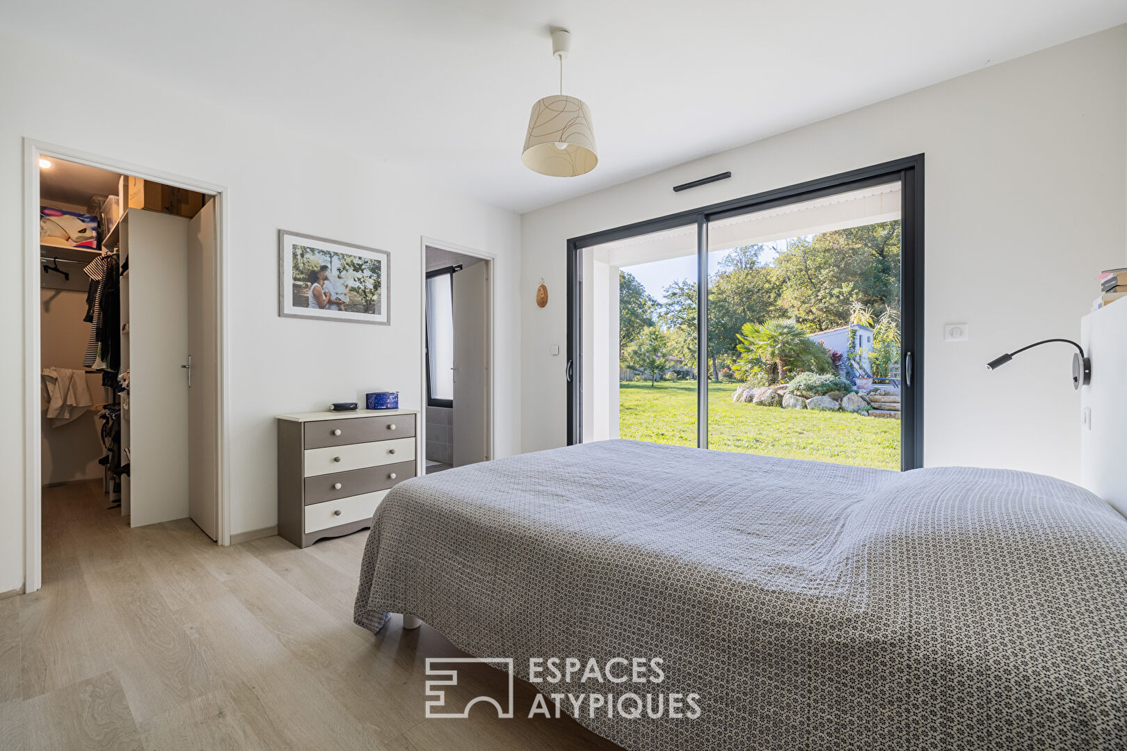 Maison familiale contemporaine entre terre et mer