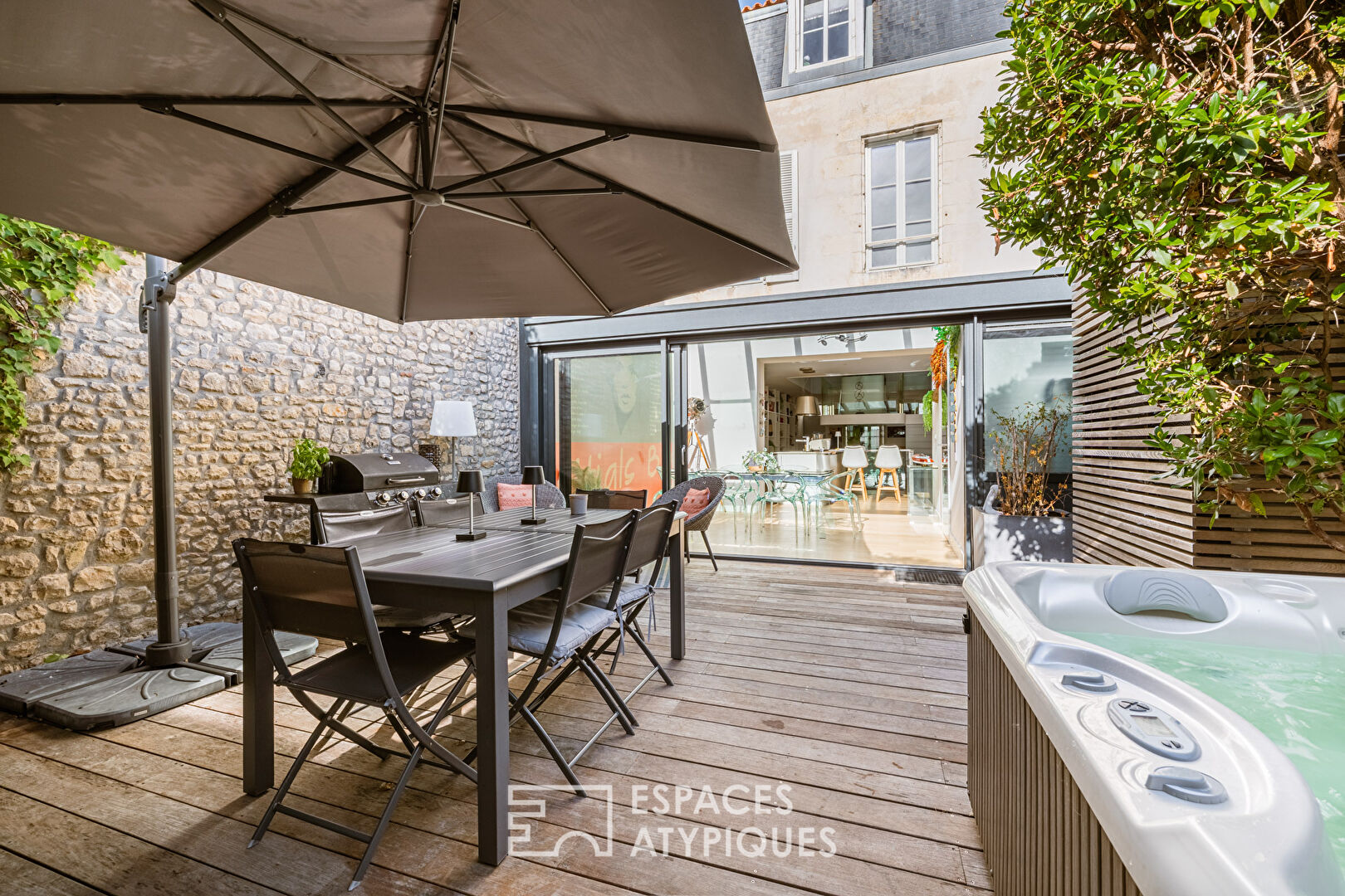 Maison de ville transformée en maison d’architecte dans le coeur historique