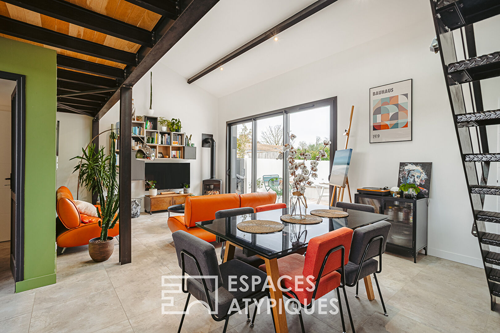 Contemporary house in a quiet location