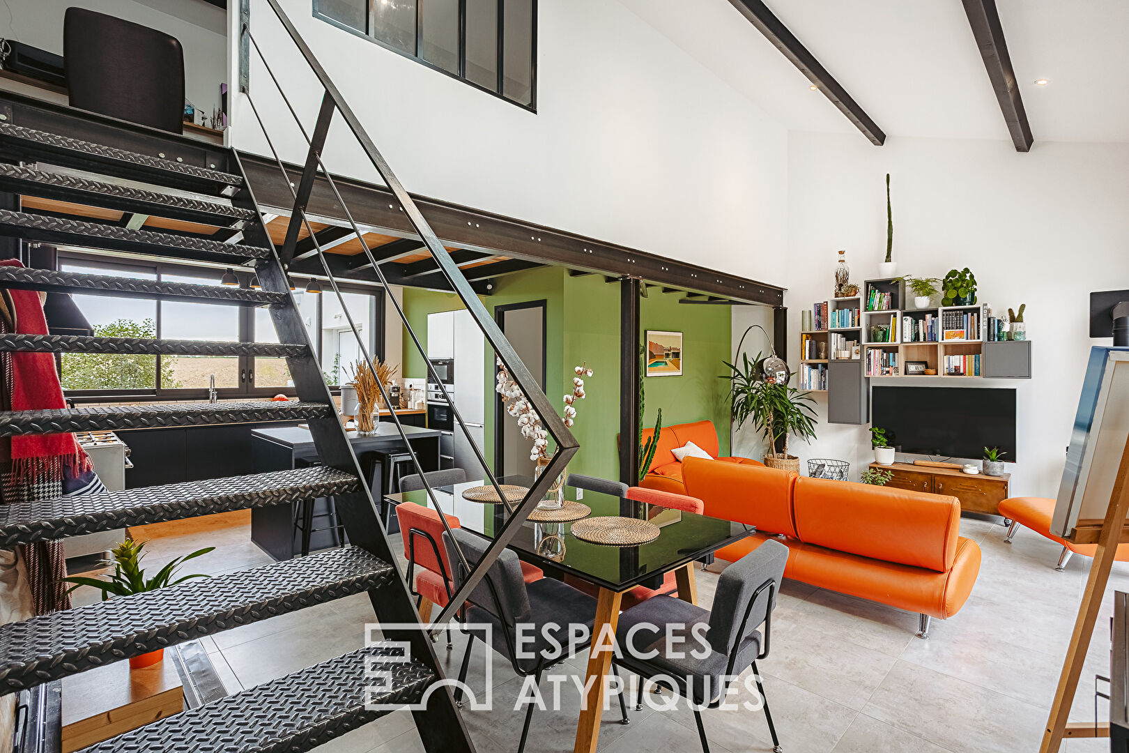 Contemporary house in a quiet location