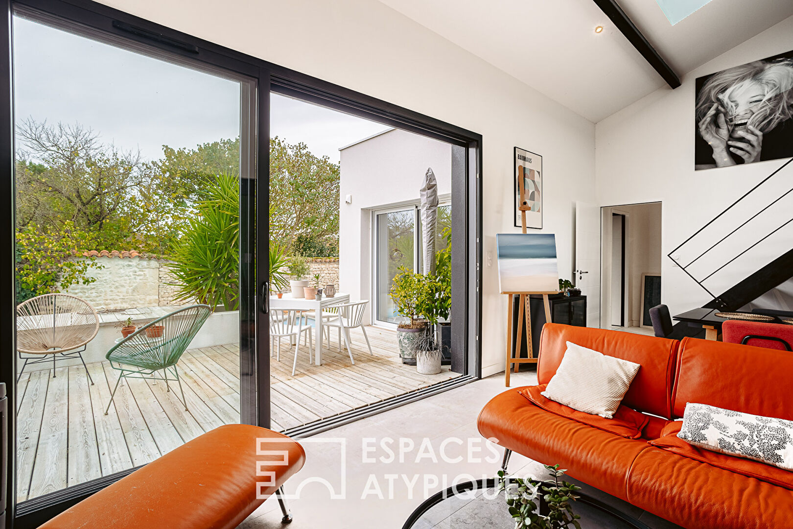 Contemporary house in a quiet location