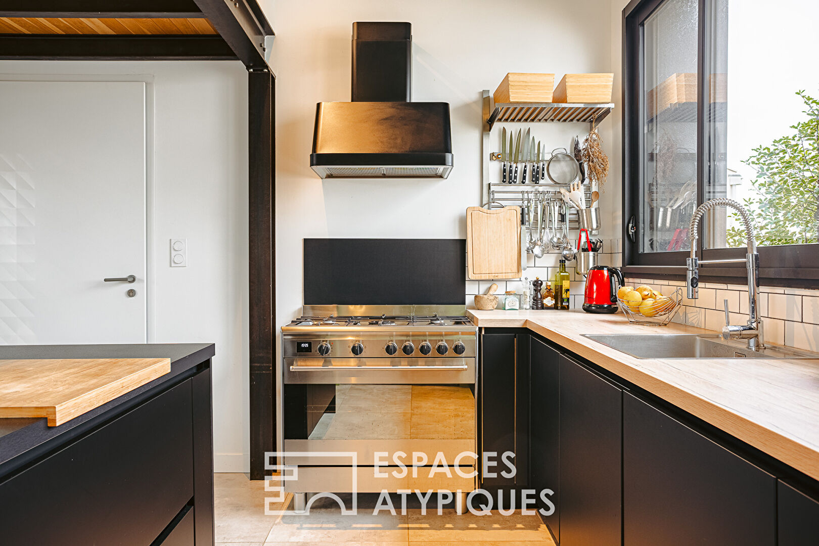 Contemporary house in a quiet location