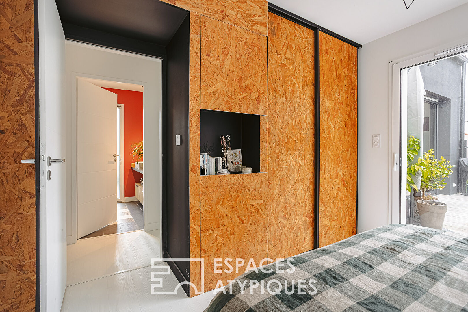 Contemporary house in a quiet location