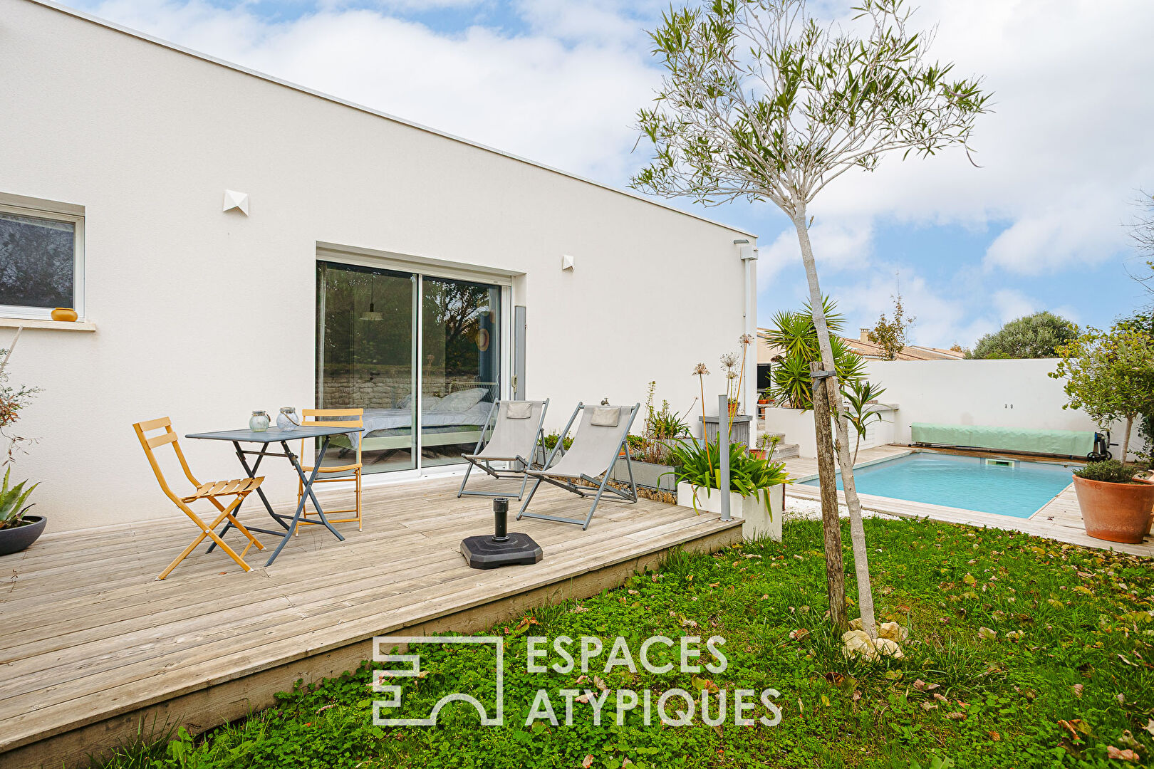 Contemporary house in a quiet location