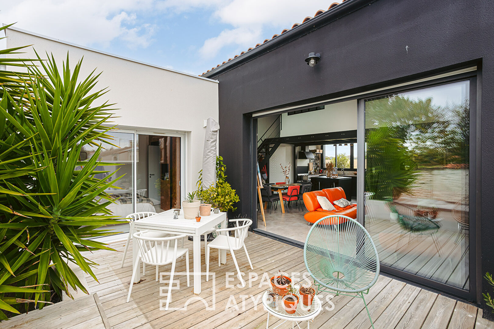 Contemporary house in a quiet location