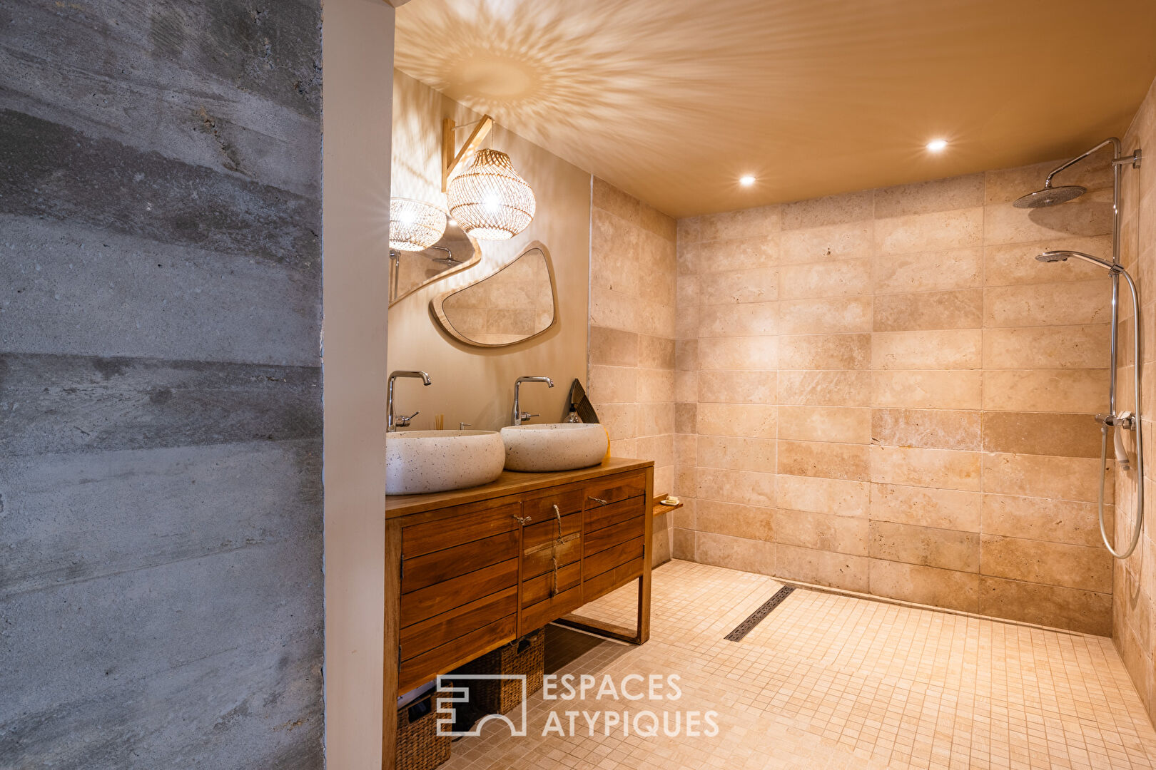 Charentaise au caractère affirmé métamorphosé en écrin d’élégance