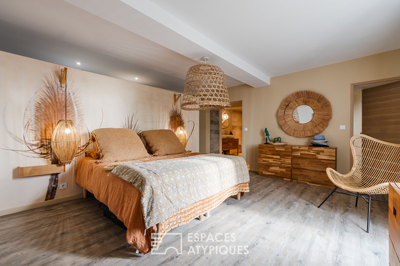 Charentaise au caractère affirmé métamorphosé en écrin d’élégance