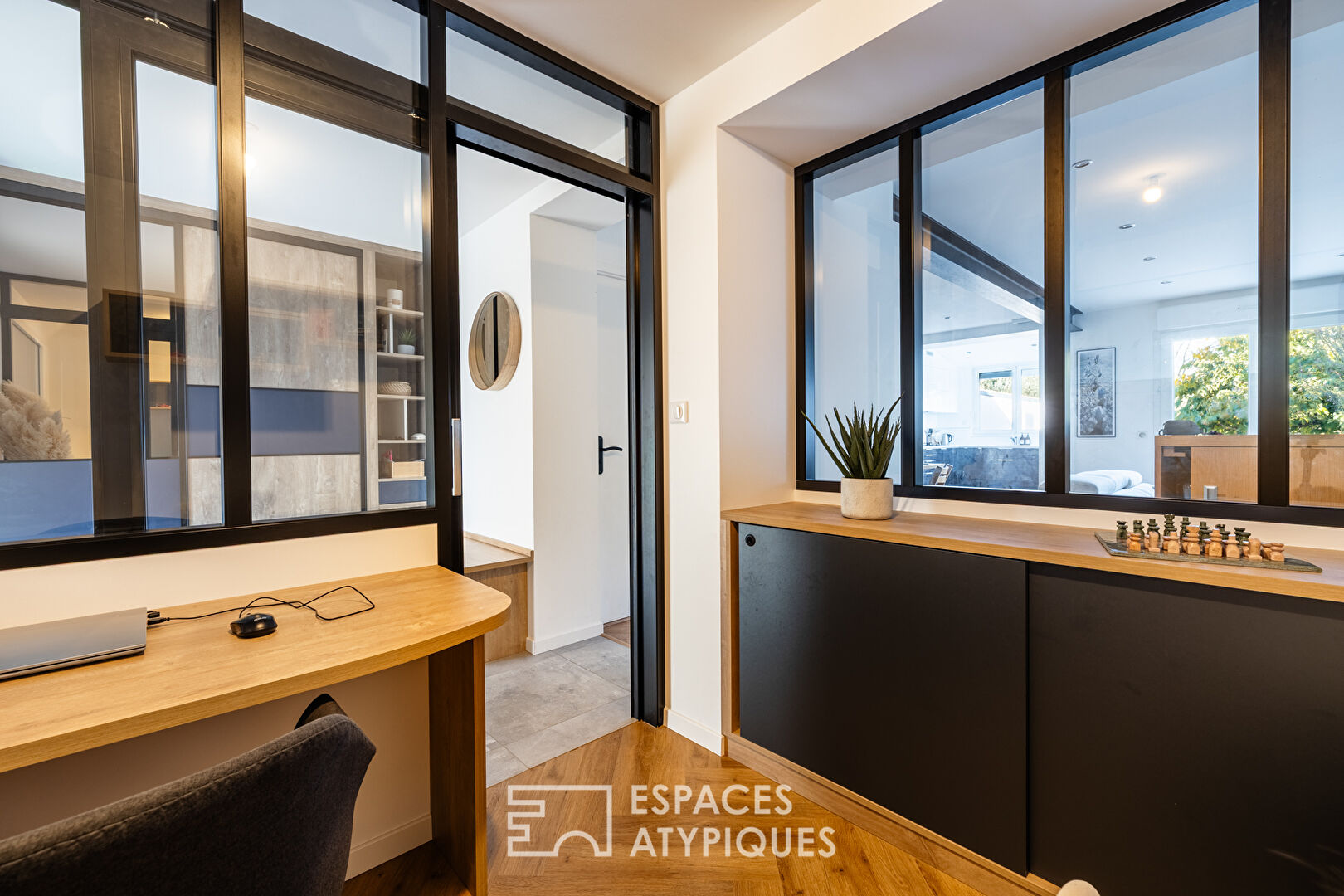 Maison de ville rénovée entre volumes et prestations soignées