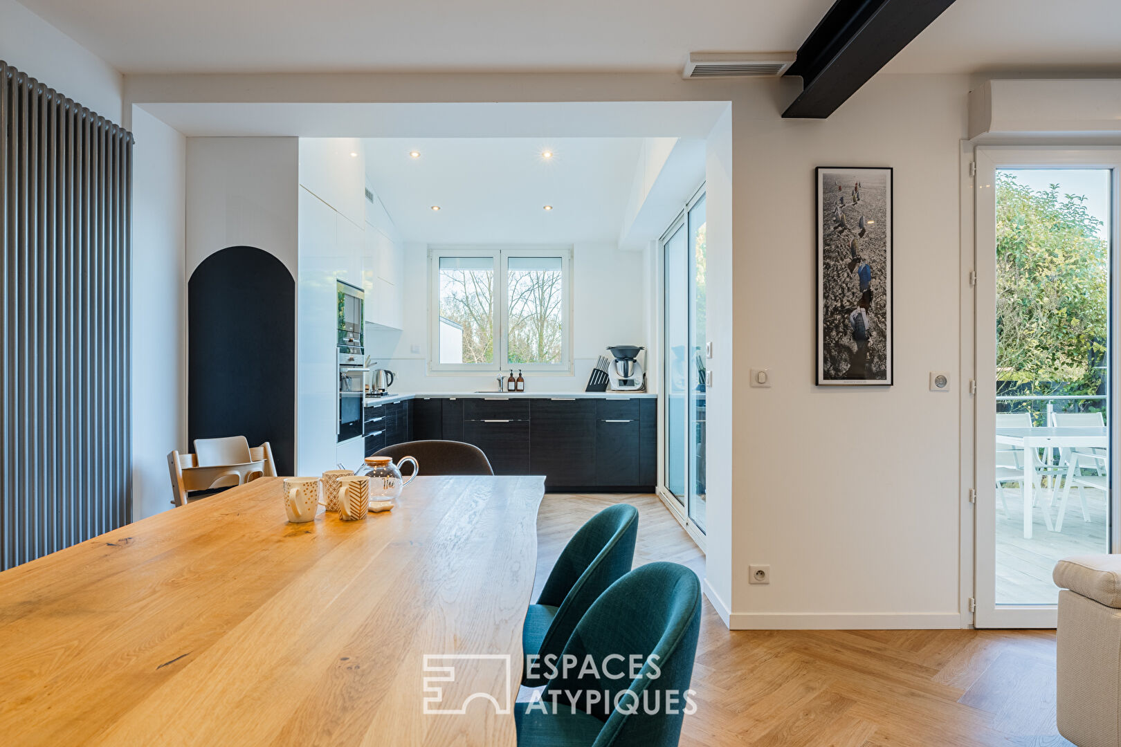 Maison de ville rénovée entre volumes et prestations soignées