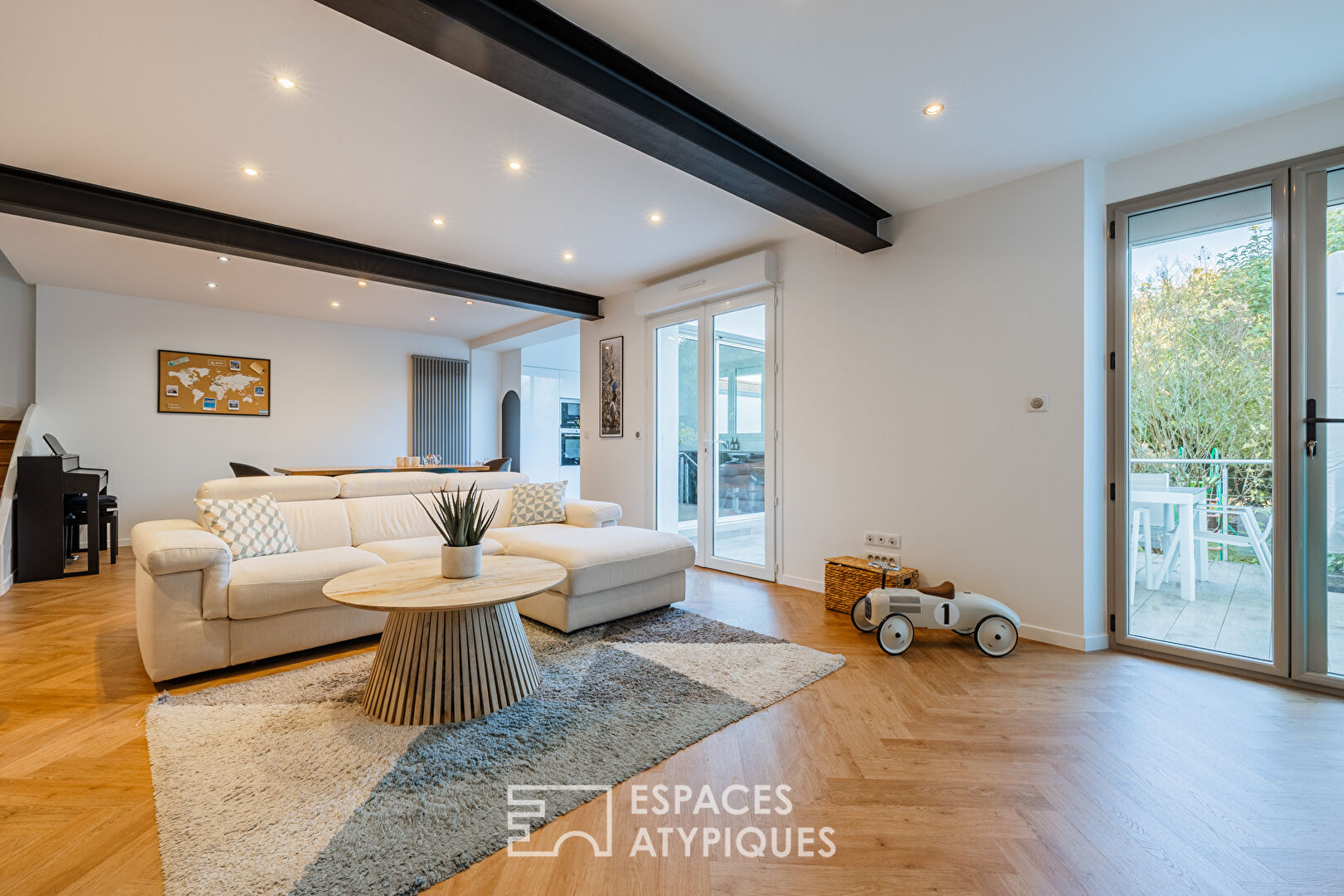 Maison de ville rénovée entre volumes et prestations soignées