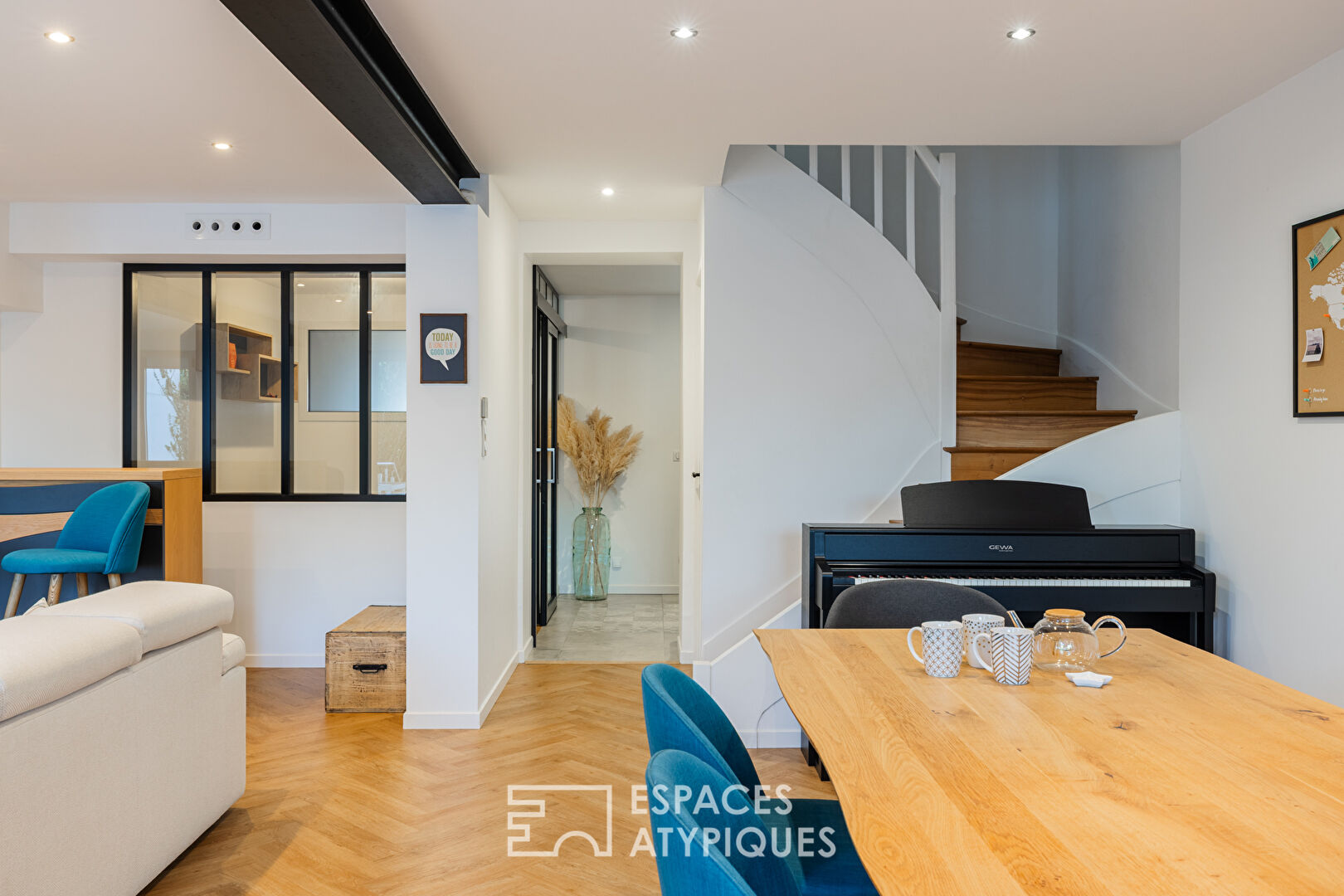 Maison de ville rénovée entre volumes et prestations soignées