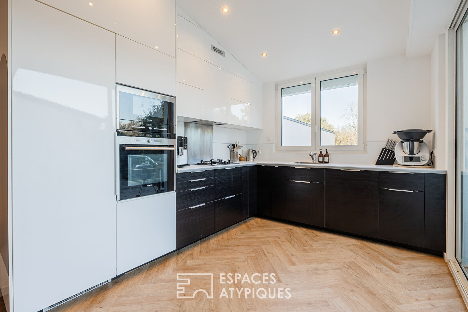 Maison de ville rénovée entre volumes et prestations soignées