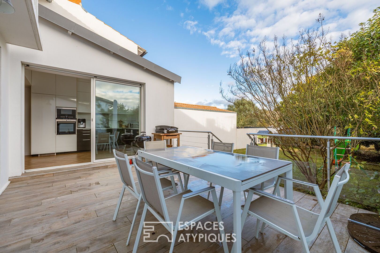 Maison de ville rénovée entre volumes et prestations soignées