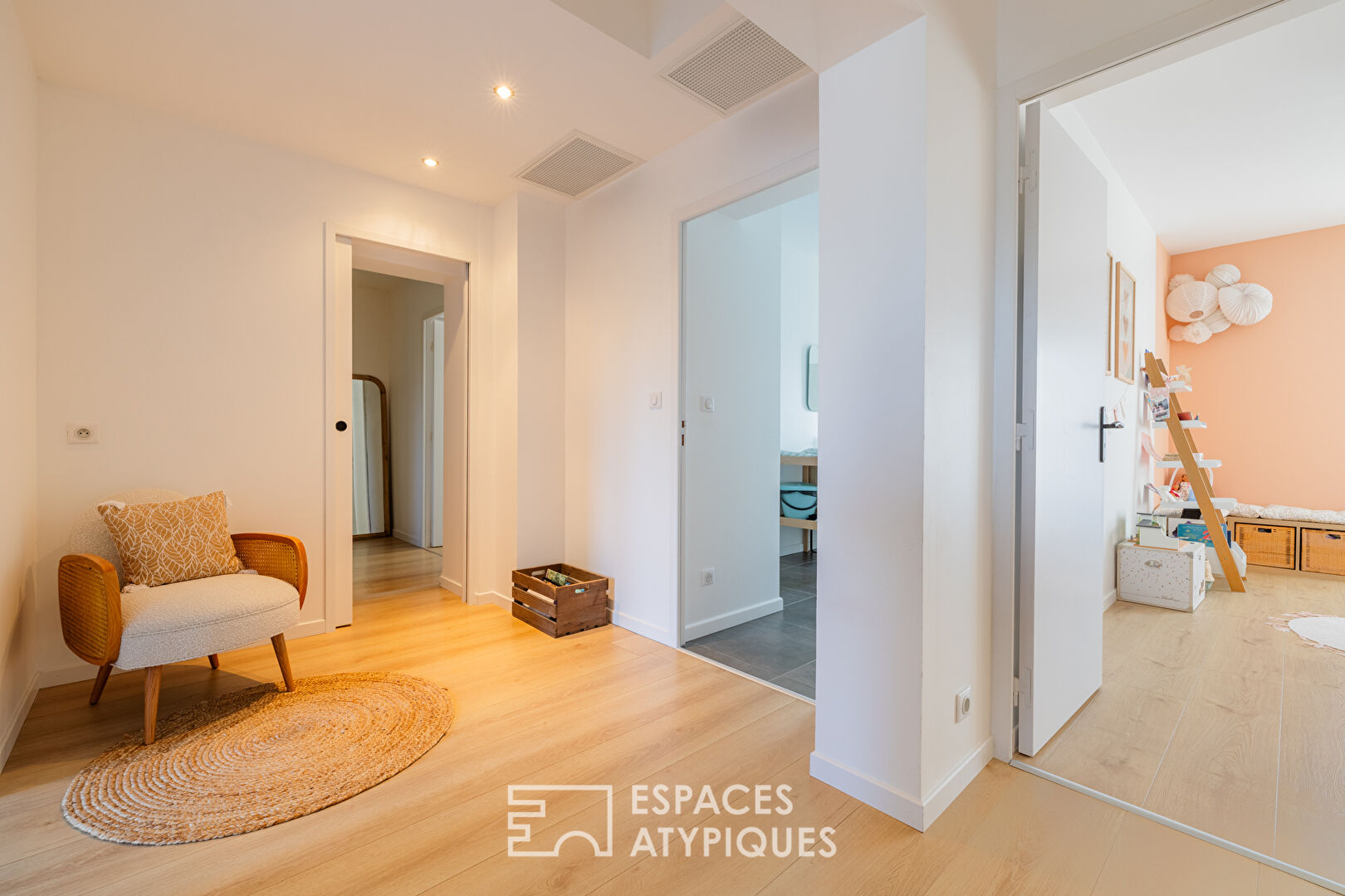 Maison de ville rénovée entre volumes et prestations soignées