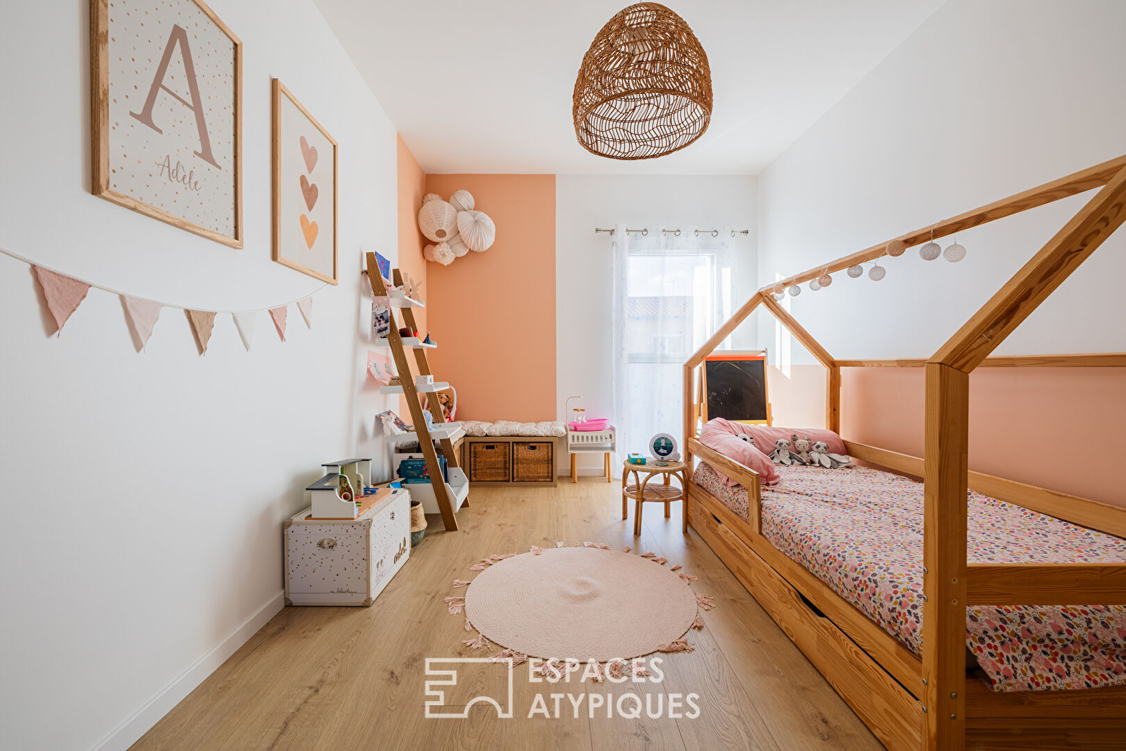 Maison de ville rénovée entre volumes et prestations soignées