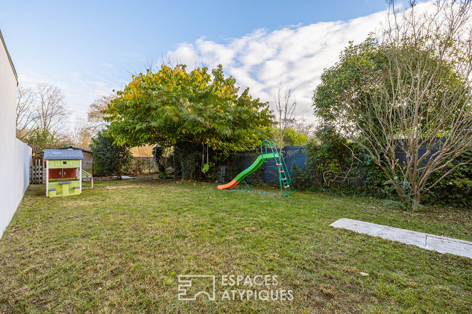 Maison de ville rénovée entre volumes et prestations soignées