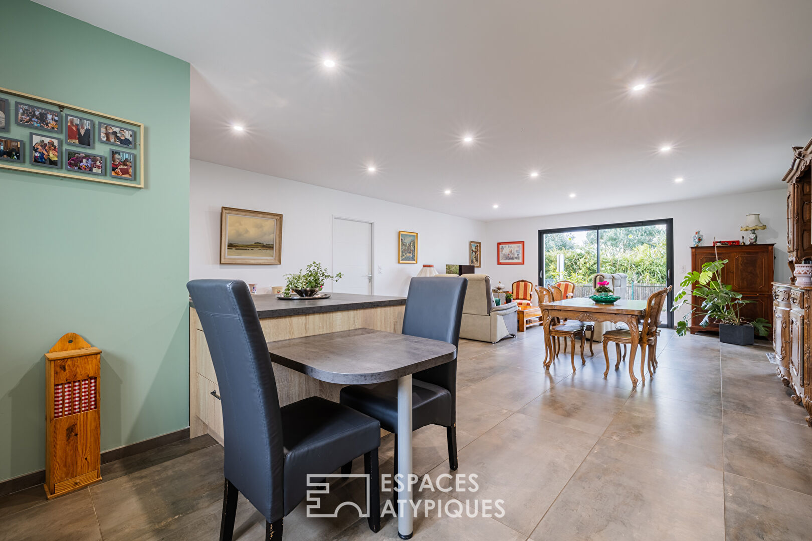 Maison récente en pierre de taille à l’esprit charentais