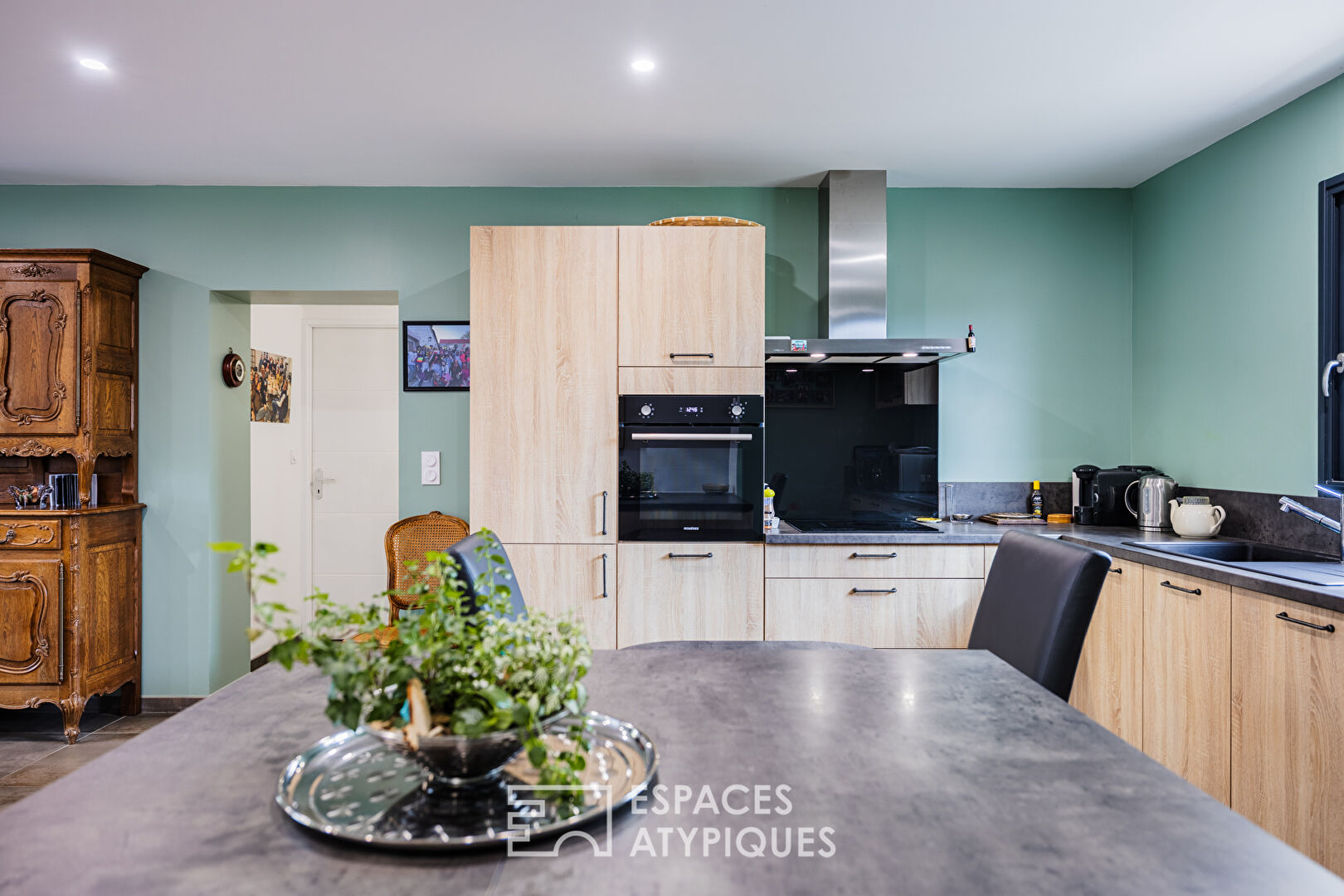 Maison récente en pierre de taille à l’esprit charentais