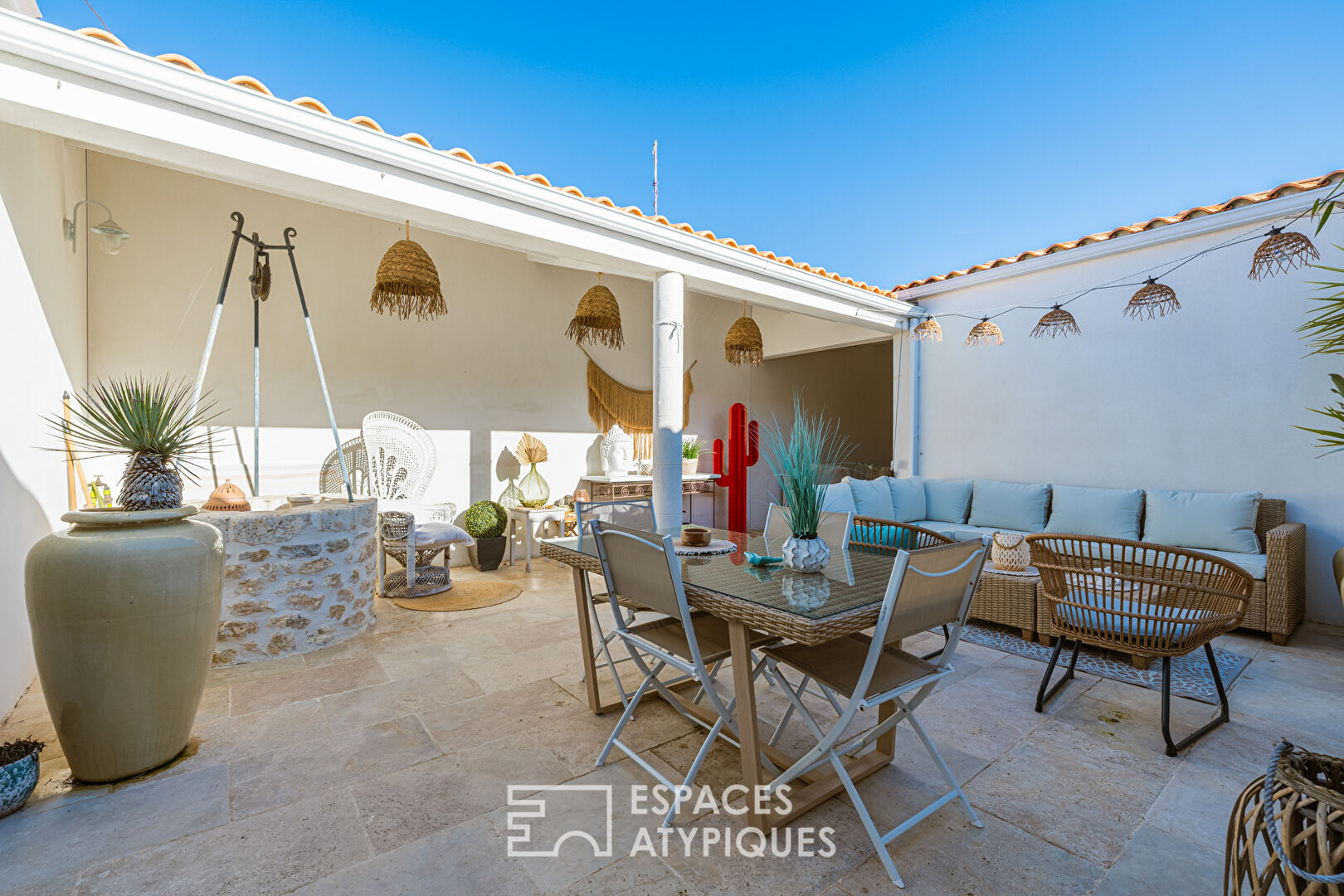 The charm of a village house, between tradition and the good life