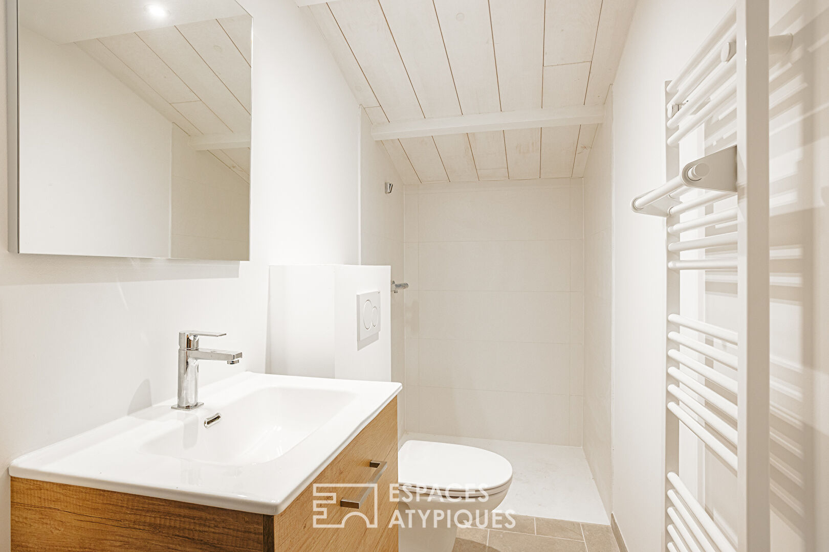 Ancien chai rénové en coeur de village