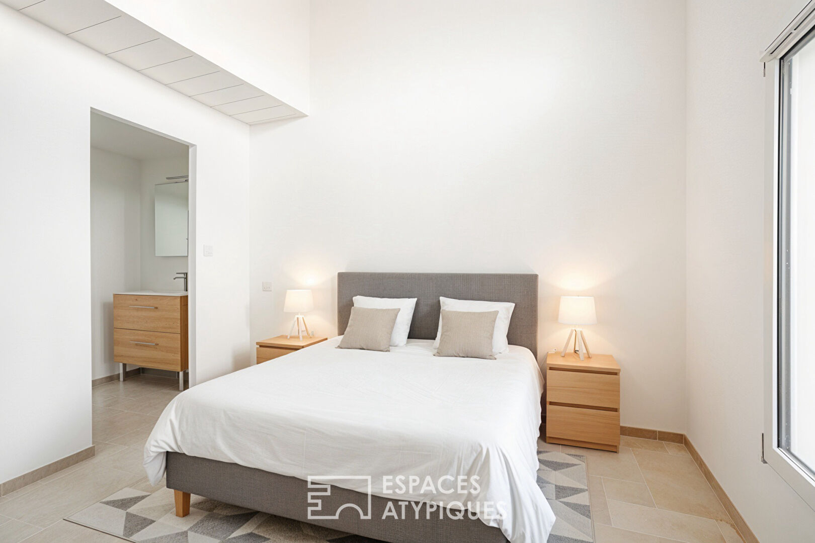 Ancien chai rénové en coeur de village