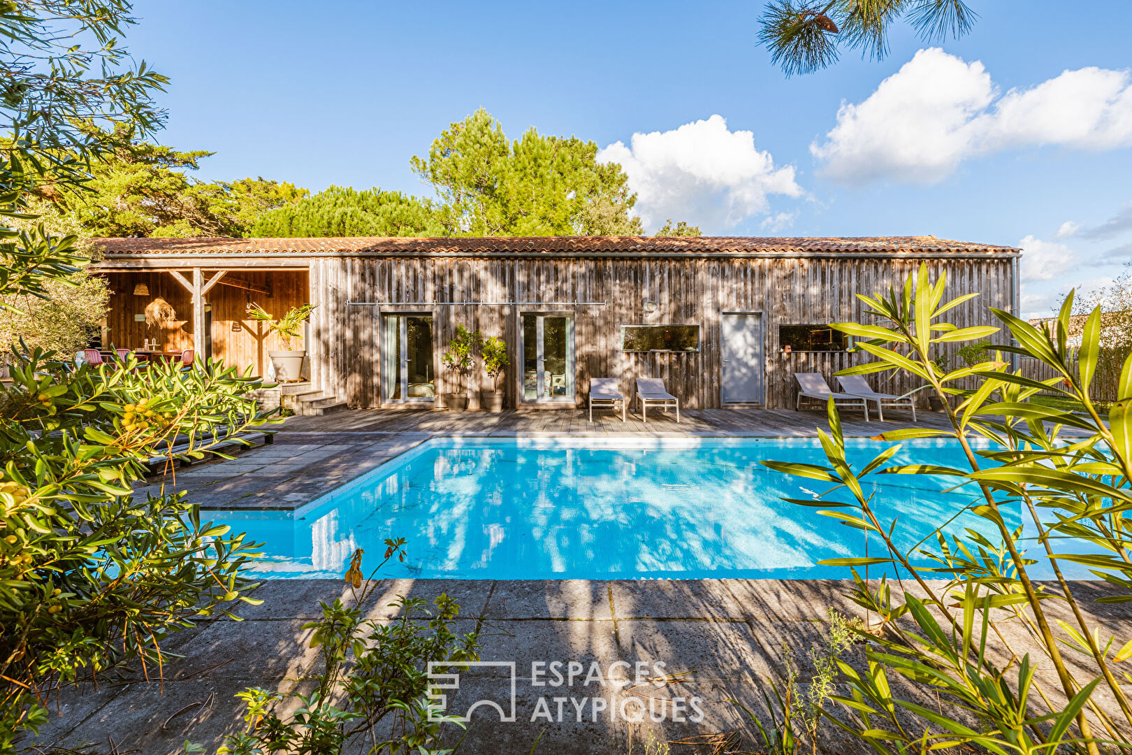Timber-framed house, the good life with your feet in the sand