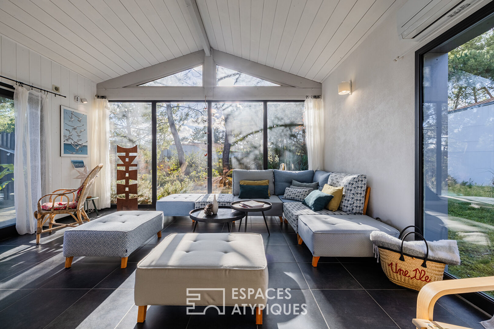 Timber-framed house, the good life with your feet in the sand