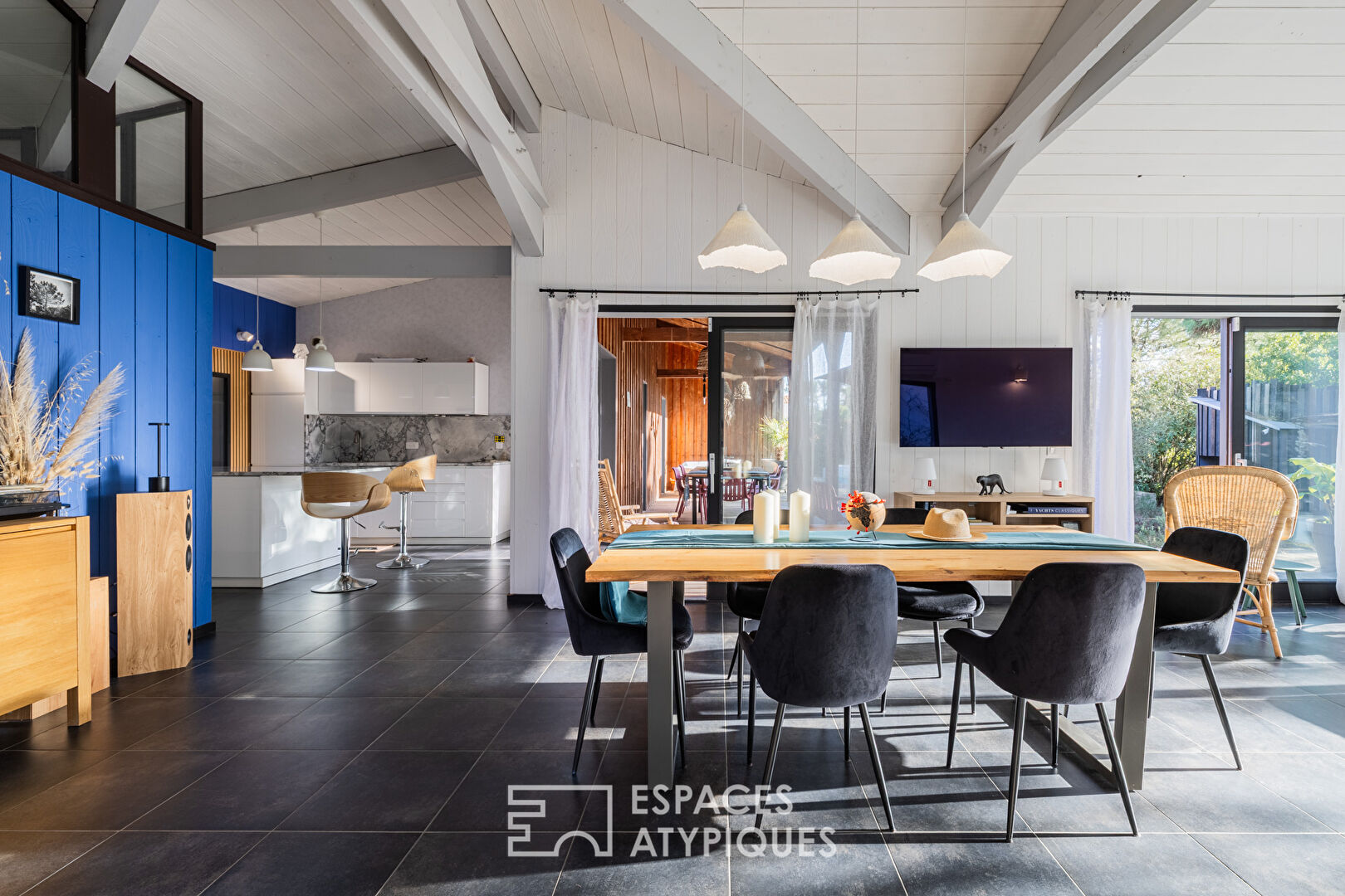 Timber-framed house, the good life with your feet in the sand
