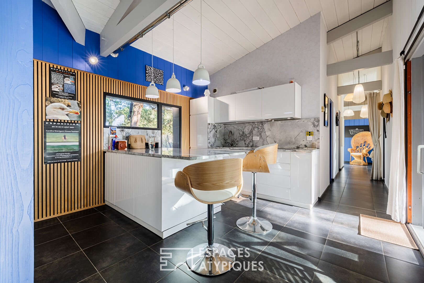 Timber-framed house, the good life with your feet in the sand