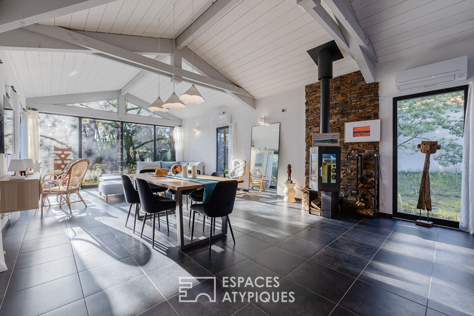 Timber-framed house, the good life with your feet in the sand